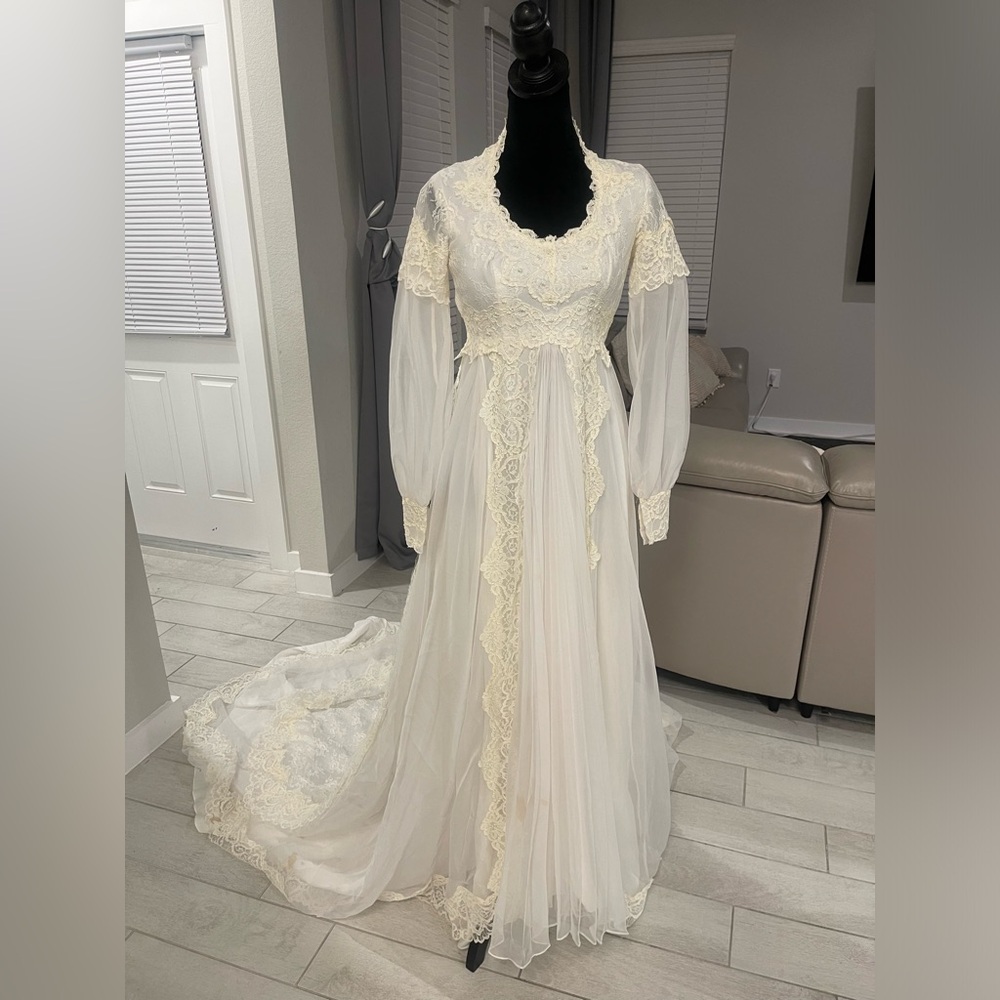 Vintage 70s? Victorian renaissance lace high neck wedding gown handmade XXS / 00